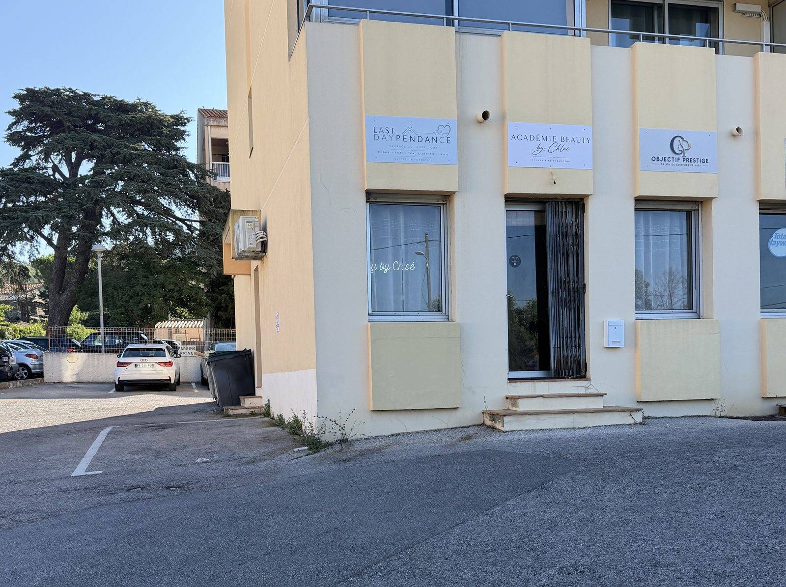 Façade du centre Last Daypendance